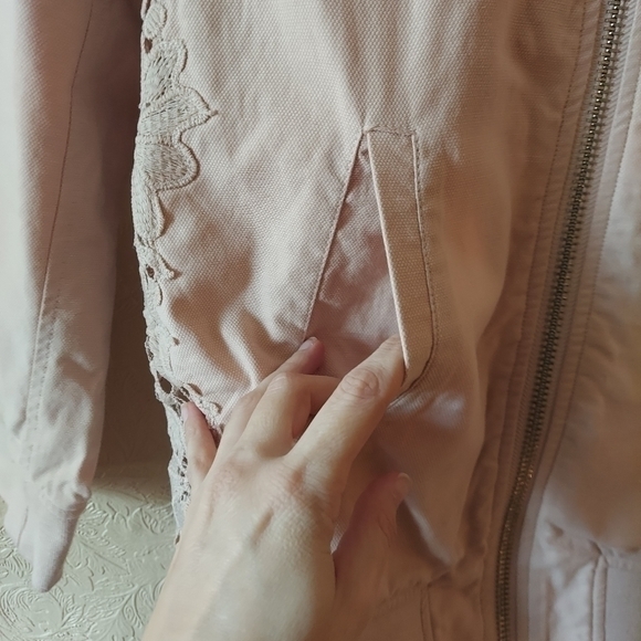 Chelsea28 pink bomber jacket with floral crochet back Sz small - Picture 7 of 9